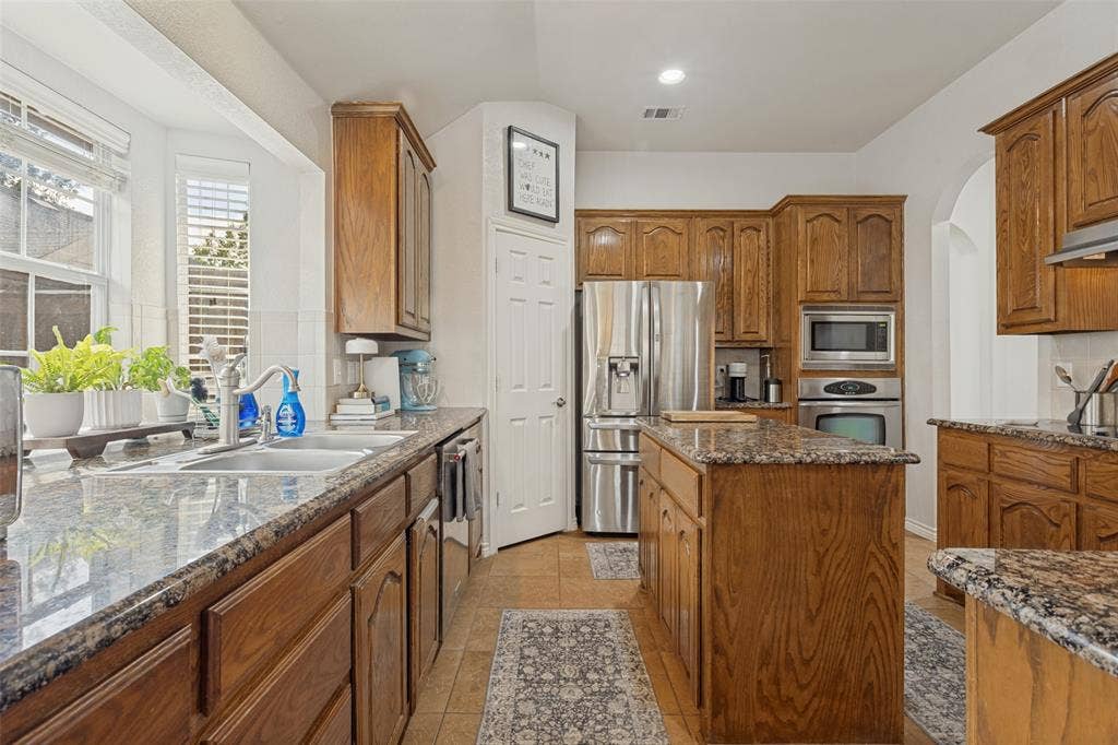 2106 Hollow Way, Garland, TX 75041