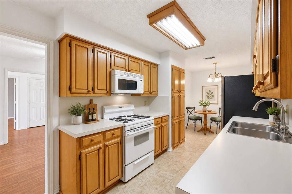 1815 Wisteria Street, Denton, TX 76205 1815 Wisteria Street, Denton, TX 76205