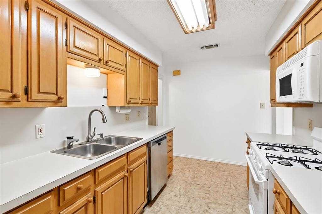 1815 Wisteria Street, Denton, TX 76205 1815 Wisteria Street, Denton, TX 76205
