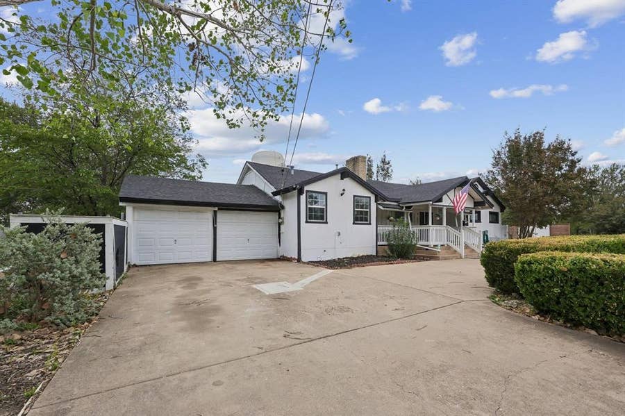 Property photo for 3312 Meadow Oaks Drive, Haltom City, TX