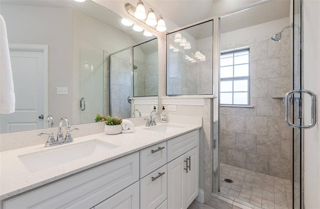 4580 Titus Circle, Plano, TX 75024 4580 Titus Circle, Plano, TX 75024