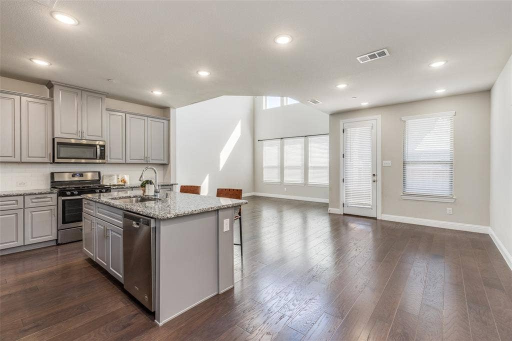 4580 Titus Circle, Plano, TX 75024 4580 Titus Circle, Plano, TX 75024