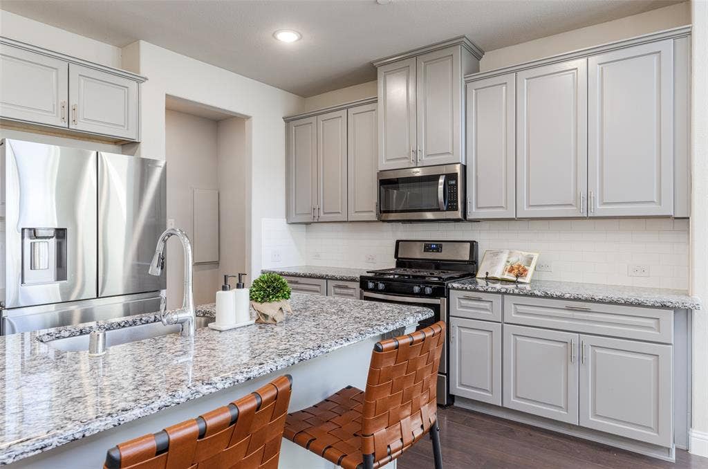 4580 Titus Circle, Plano, TX 75024 4580 Titus Circle, Plano, TX 75024