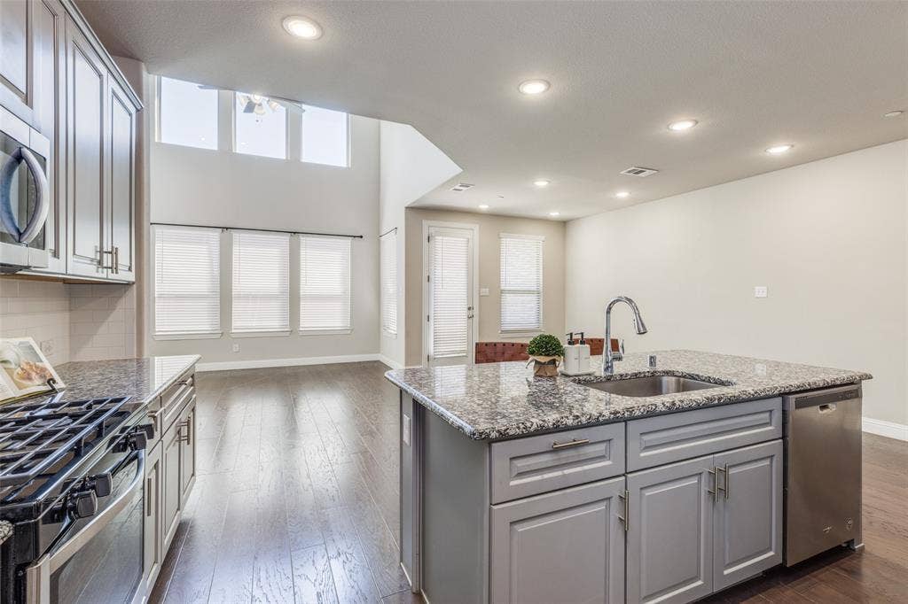 4580 Titus Circle, Plano, TX 75024 4580 Titus Circle, Plano, TX 75024