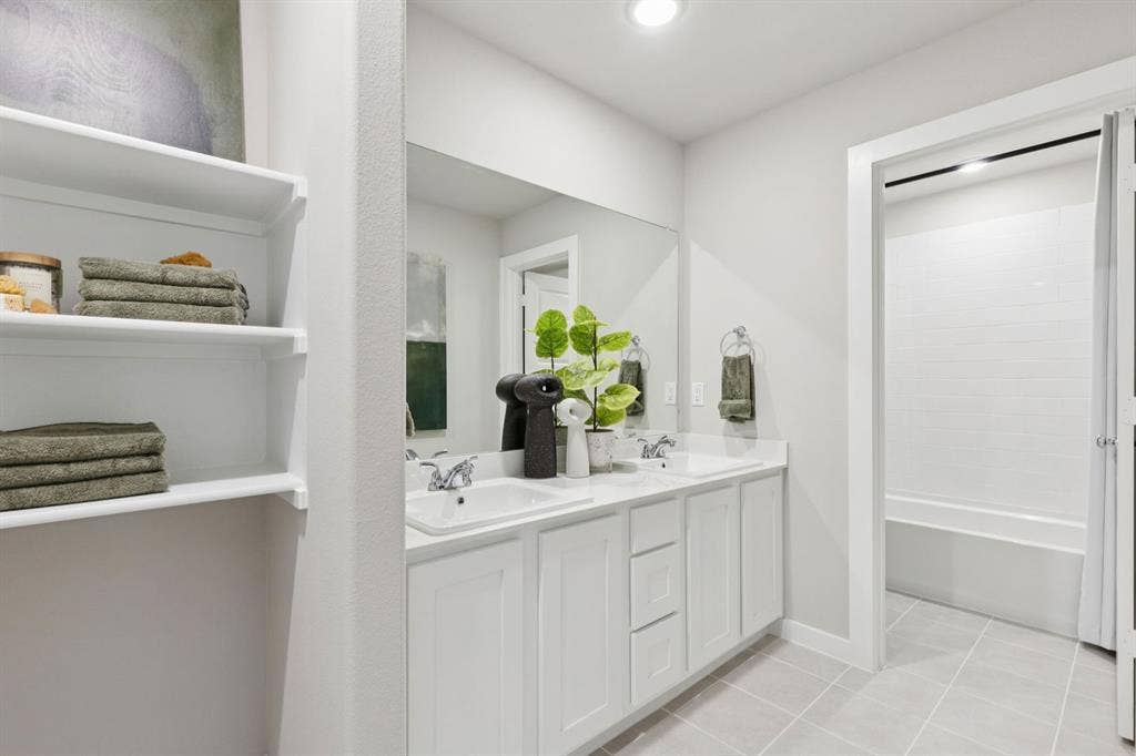 4210 Zoe Lane, Farmersville, TX 75442 Bathroom in the Magnolia home plan – REPRESENTATIVE PHOTO