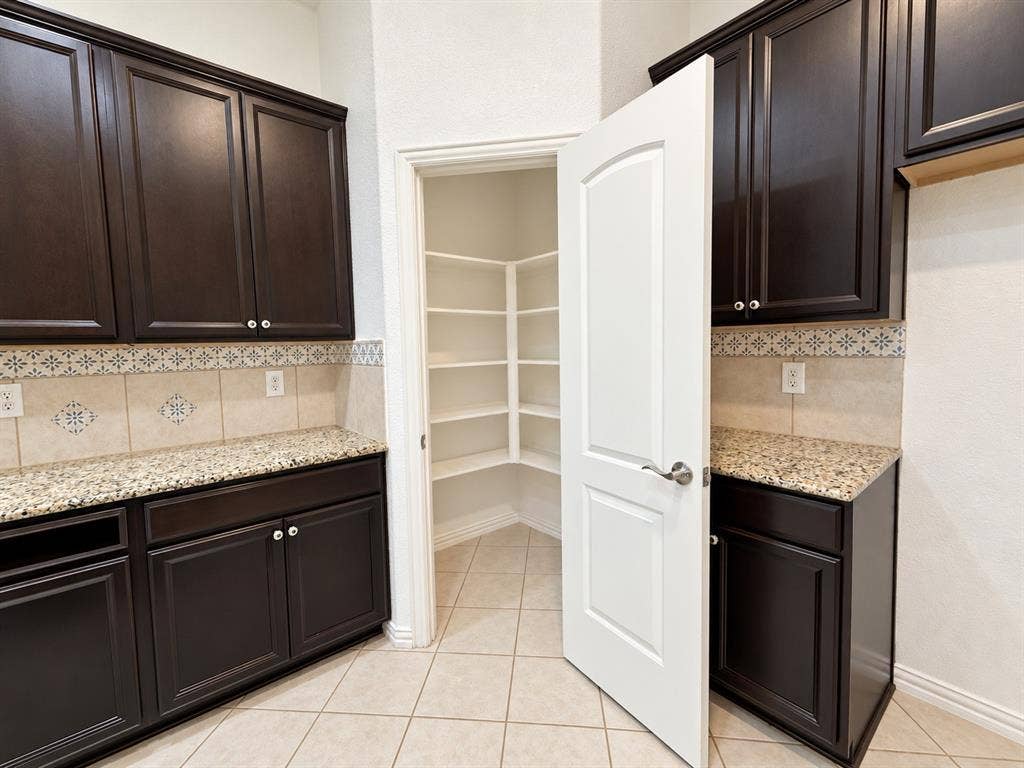 8121 Belgian Blue Court, Fort Worth, TX 76131