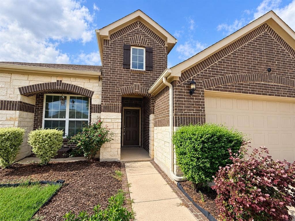 8121 Belgian Blue Court, Fort Worth, TX 76131