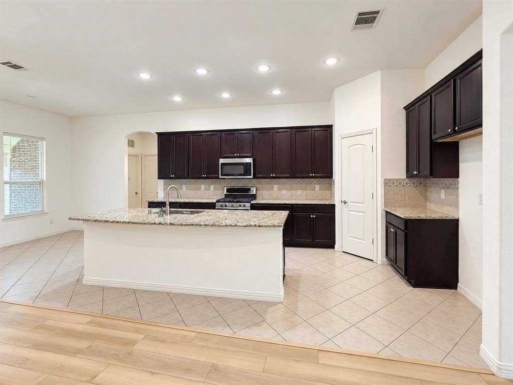 8121 Belgian Blue Court, Fort Worth, TX 76131