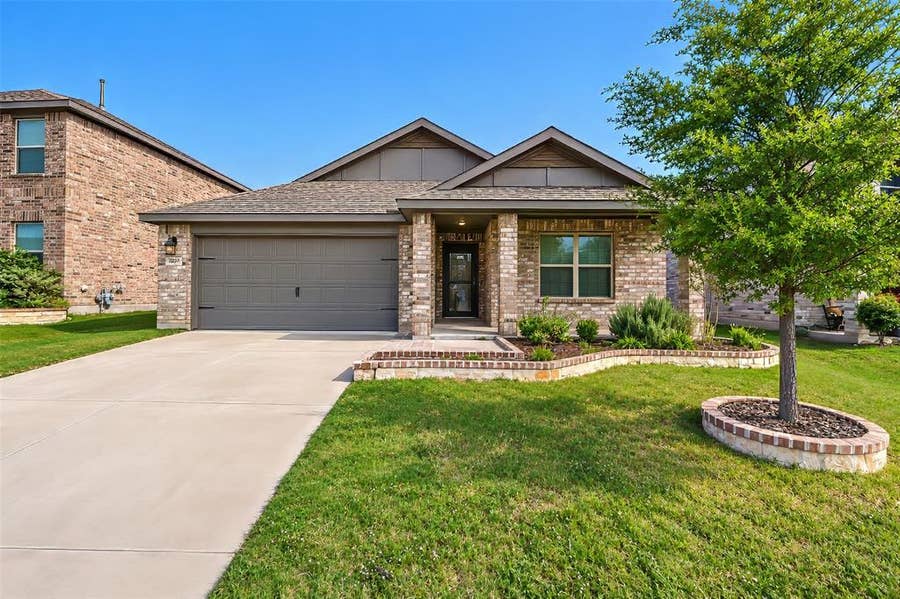 Property photo for 2020 Sun Star Drive, Haslet, TX