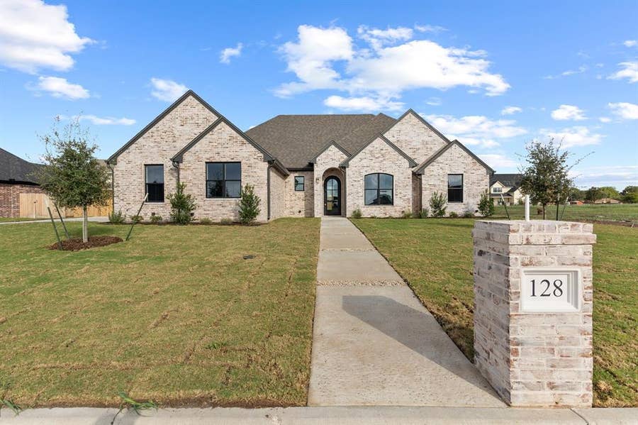 Property photo for 128 Paddle Boat Court, Robinson, TX