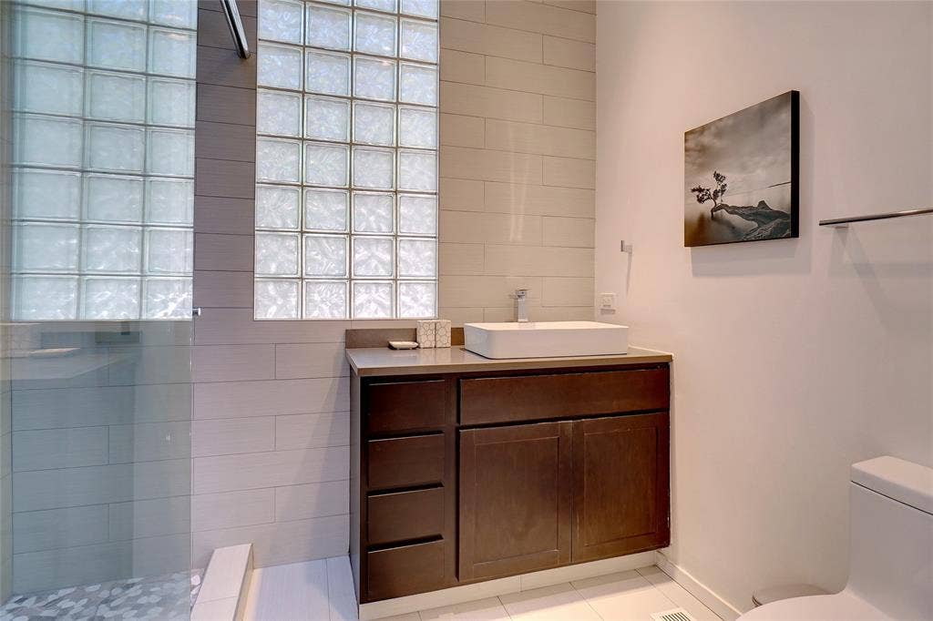6434 Southpoint Drive, Dallas, TX 75248 6434 Southpoint Drive, Dallas, TX 75248