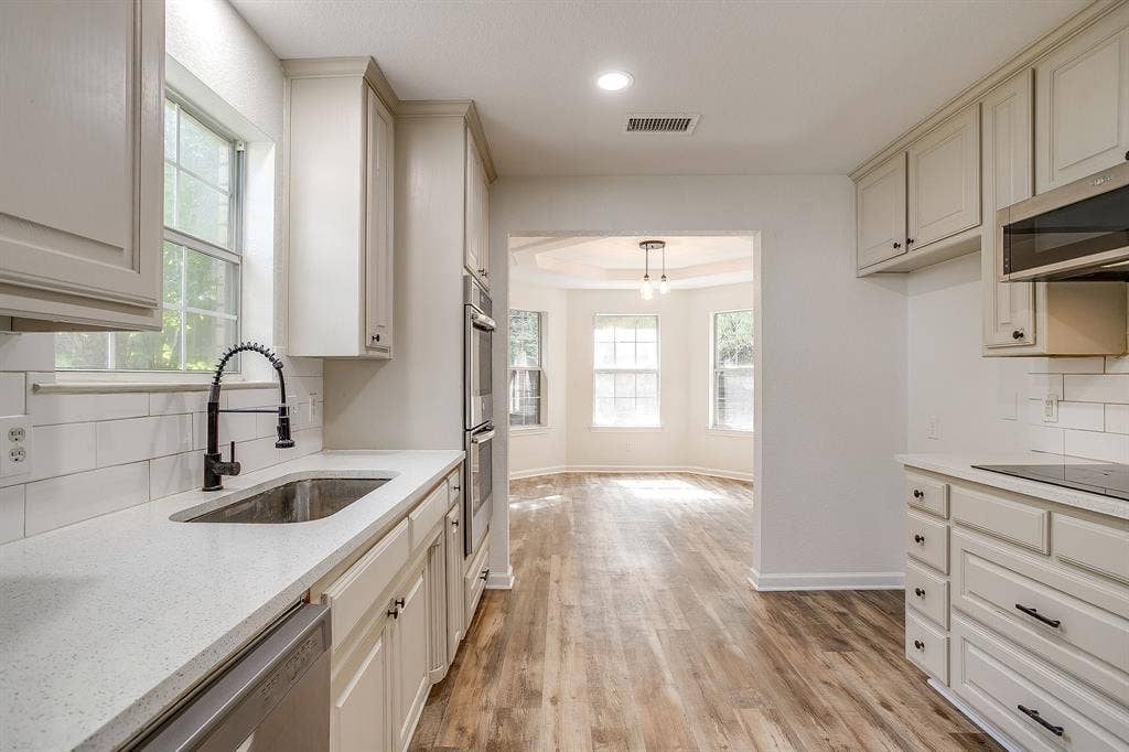 120 Hillside Court, Aledo, TX 76008