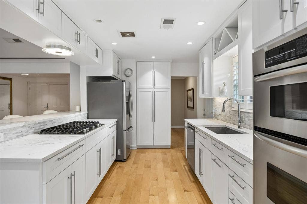 101 E Northgate Drive, Irving, TX 75062 2017 Remodeled Kitchen