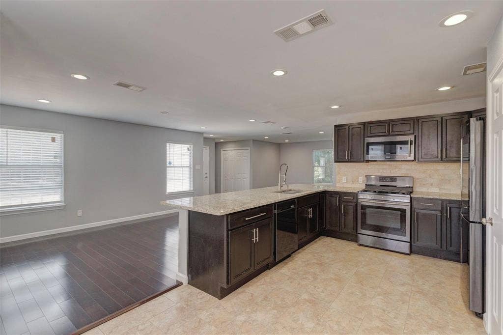 2327 Arroyo Avenue, Dallas, TX 75219