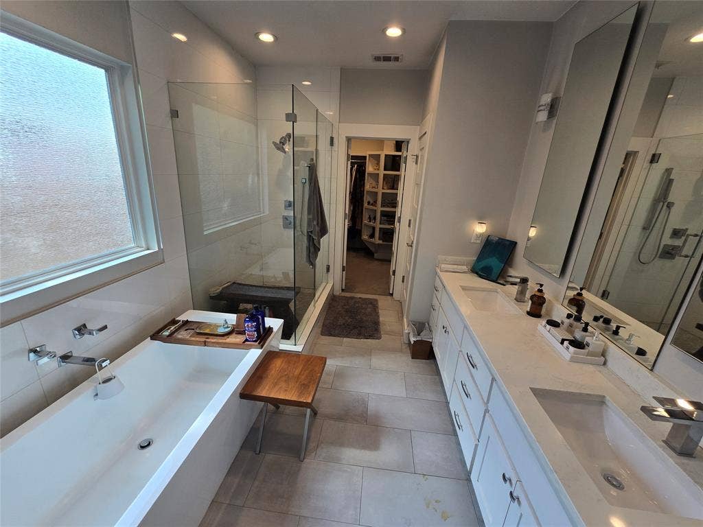 618 N Clinton Avenue, Dallas, TX 75208 618 N Clinton Avenue, Dallas, TX 75208
