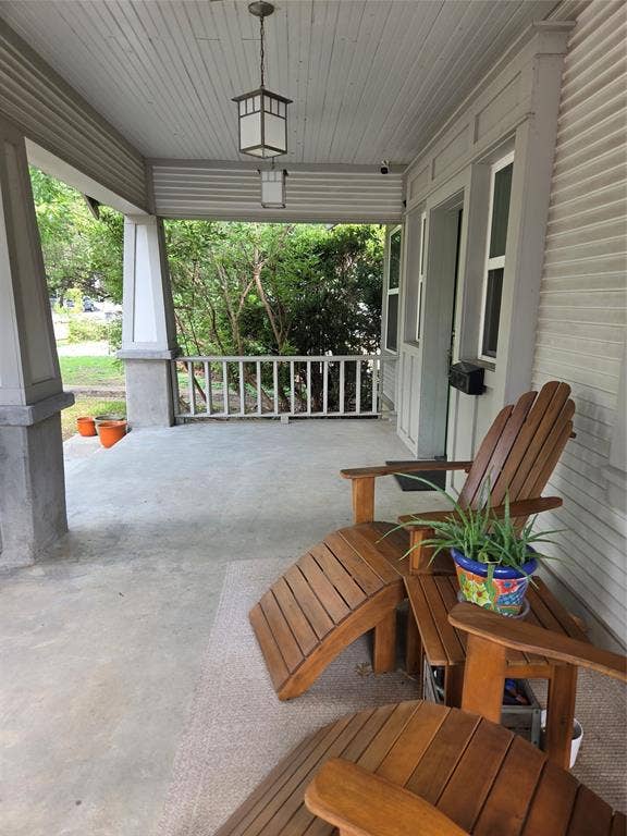 618 N Clinton Avenue, Dallas, TX 75208 Front Porch