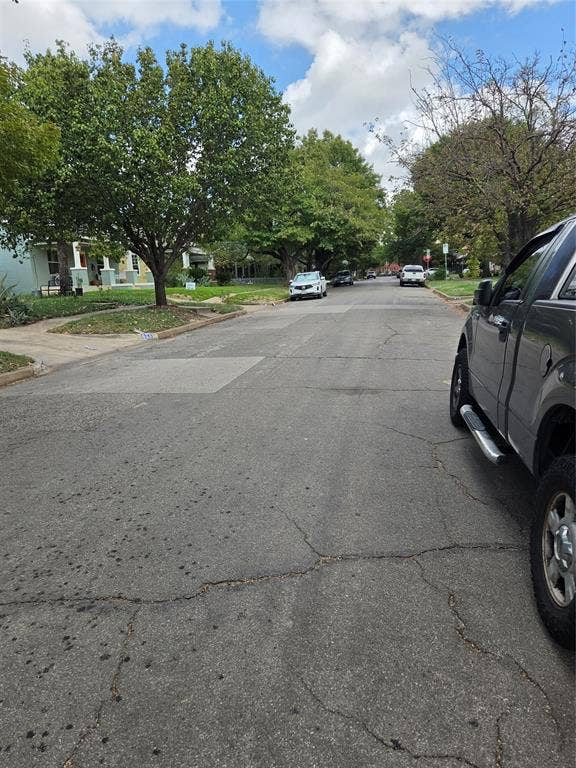 618 N Clinton Avenue, Dallas, TX 75208 Street View Left