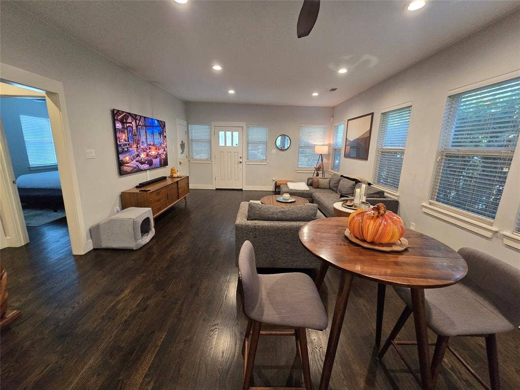 618 N Clinton Avenue, Dallas, TX 75208 618 N Clinton Avenue, Dallas, TX 75208