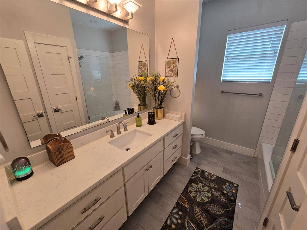 618 N Clinton Avenue, Dallas, TX 75208 618 N Clinton Avenue, Dallas, TX 75208