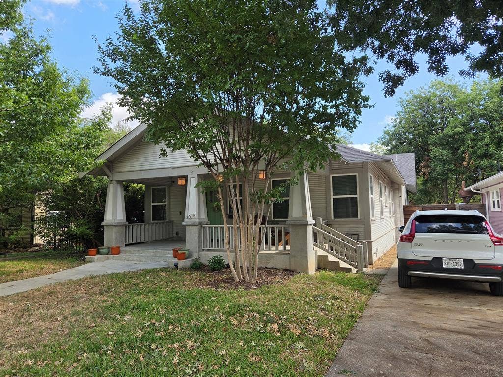 618 N Clinton Avenue, Dallas, TX 75208 618 N Clinton Avenue, Dallas, TX 75208