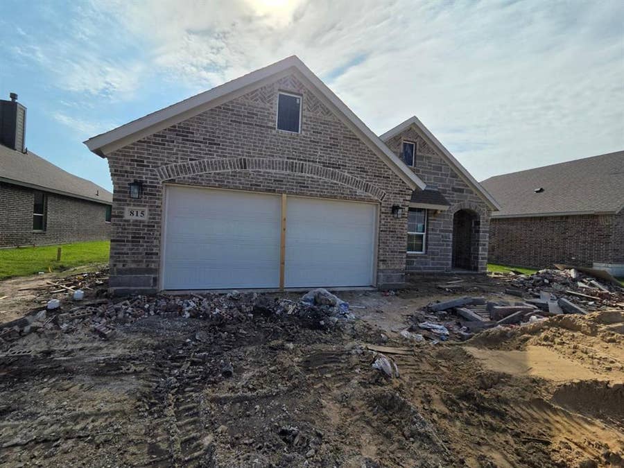 Property photo for 815 Silverleaf Drive, Ennis, TX