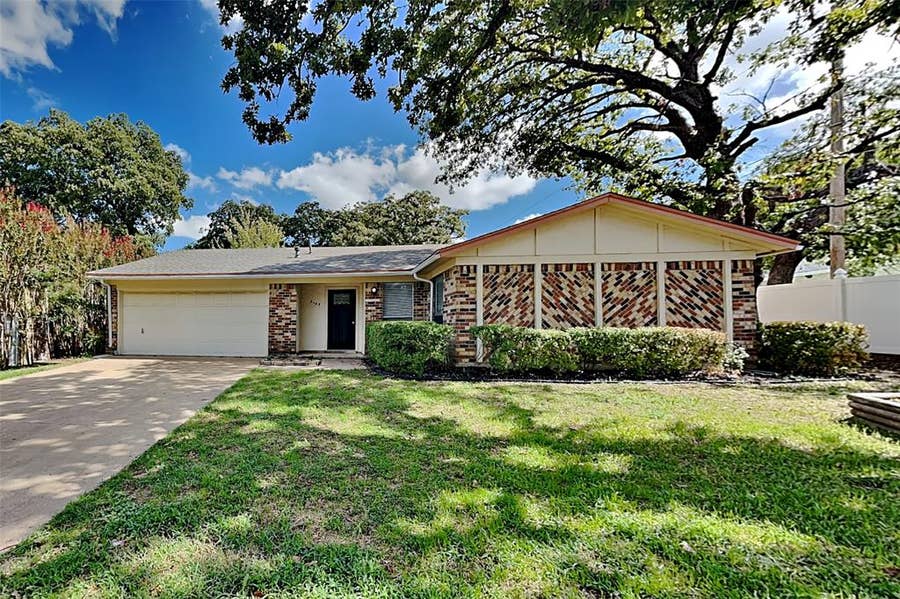 Property photo for 5405 Bright Star Trail, Arlington, TX