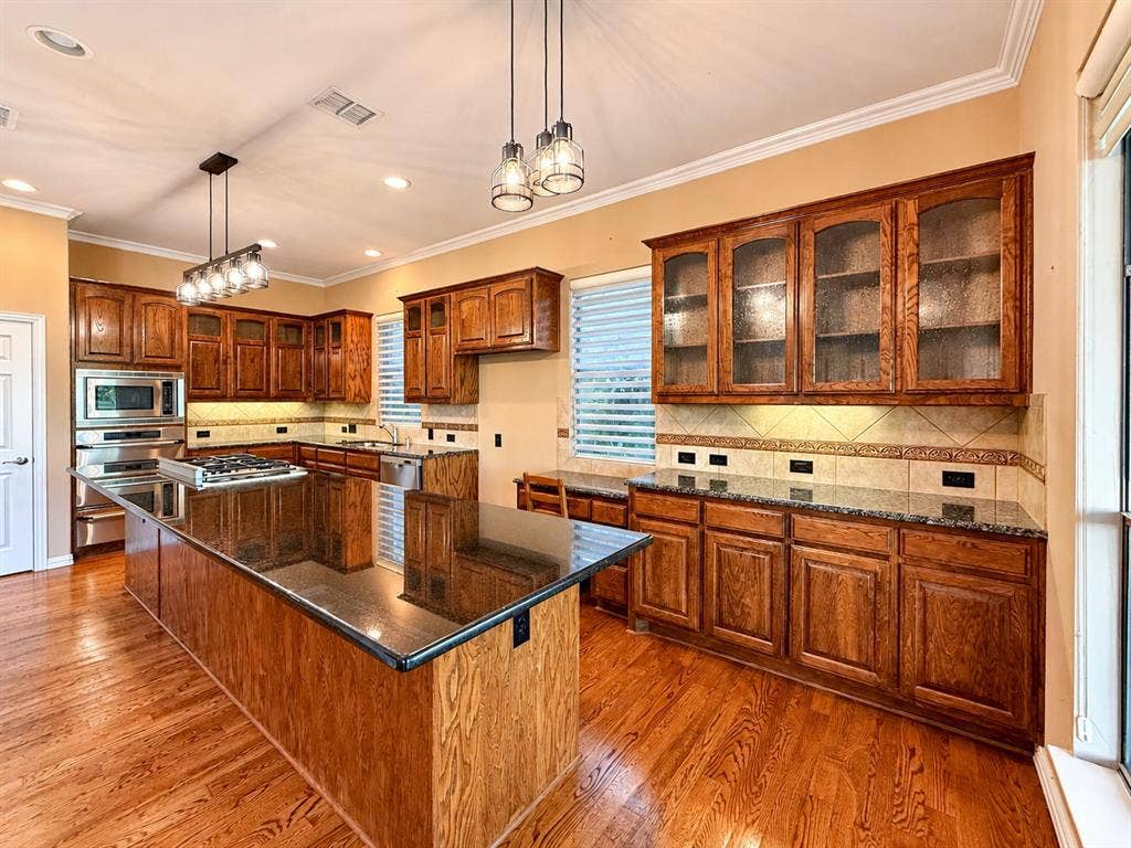 768 Ashleigh Lane, Lantana, TX 76226