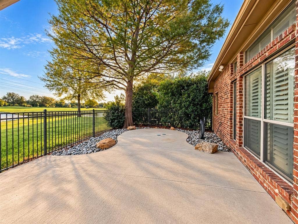 768 Ashleigh Lane, Lantana, TX 76226