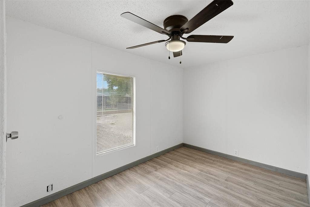 904- B Flamingo Road, Granbury, TX 76049 904- B Flamingo Road, Granbury, TX 76049