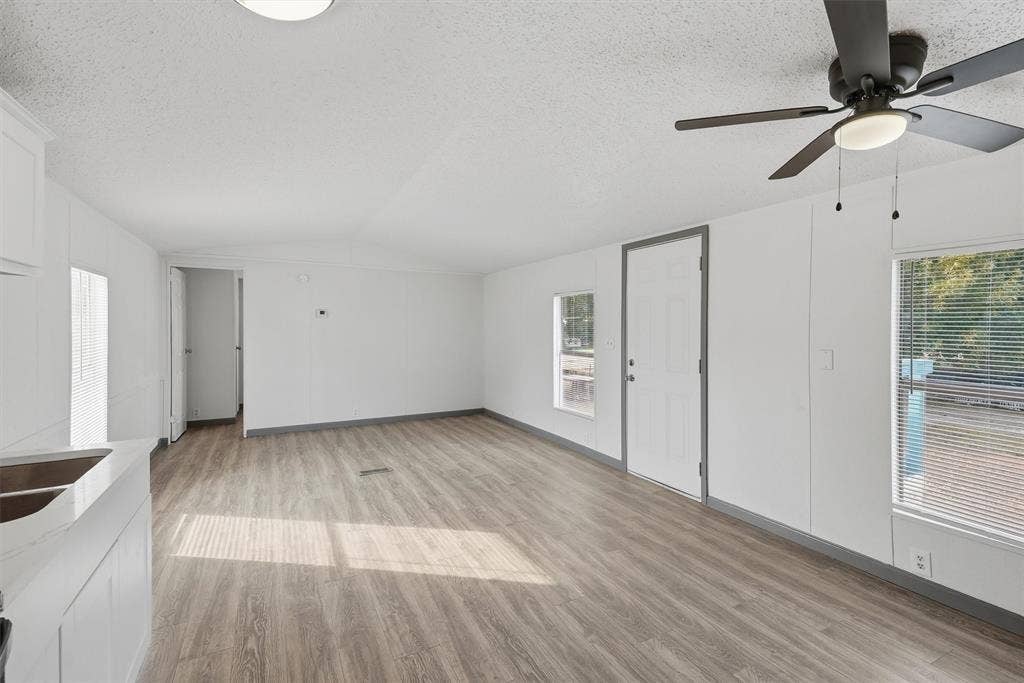 904- B Flamingo Road, Granbury, TX 76049 904- B Flamingo Road, Granbury, TX 76049