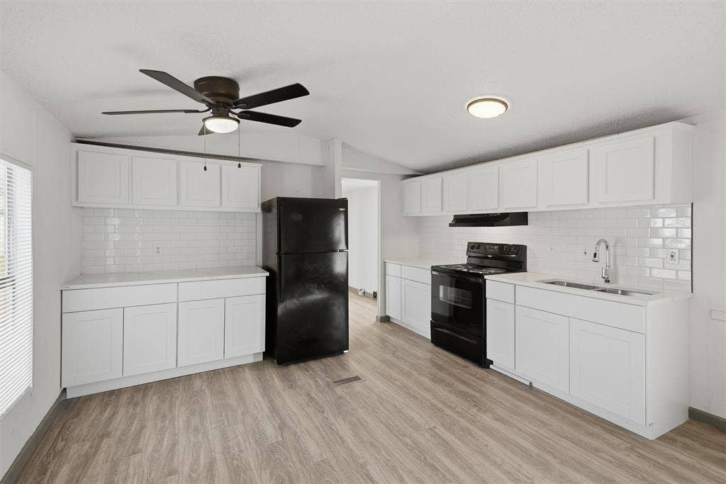 904- B Flamingo Road, Granbury, TX 76049 904- B Flamingo Road, Granbury, TX 76049