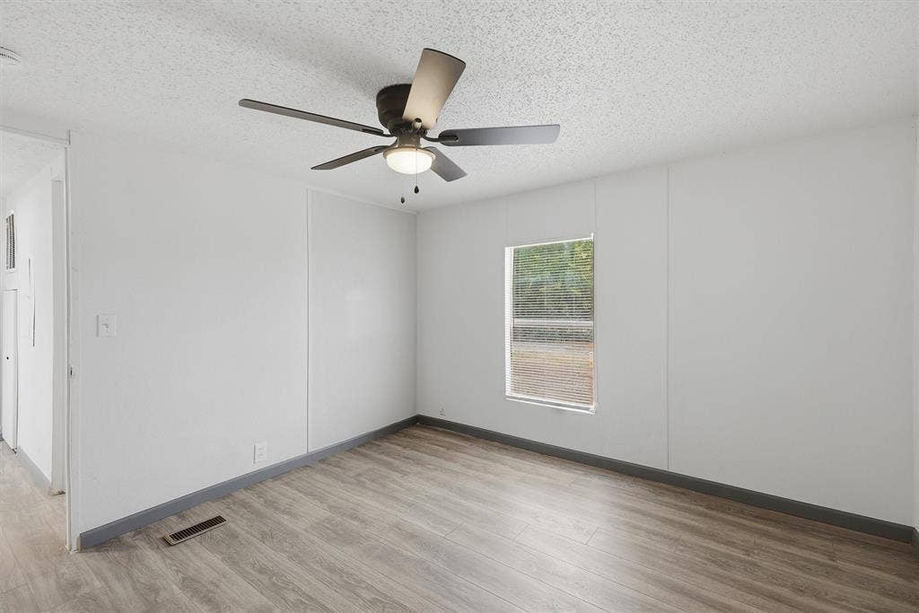 904- B Flamingo Road, Granbury, TX 76049 904- B Flamingo Road, Granbury, TX 76049