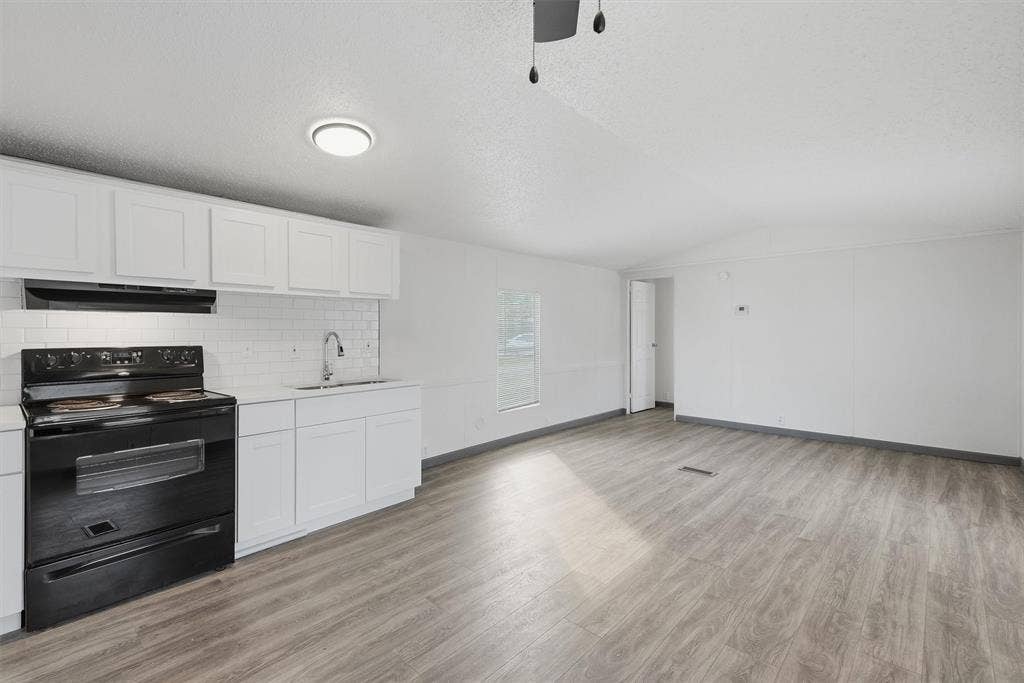 904- B Flamingo Road, Granbury, TX 76049 904- B Flamingo Road, Granbury, TX 76049