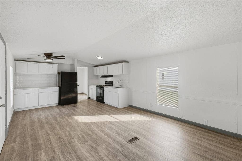 904- B Flamingo Road, Granbury, TX 76049 904- B Flamingo Road, Granbury, TX 76049