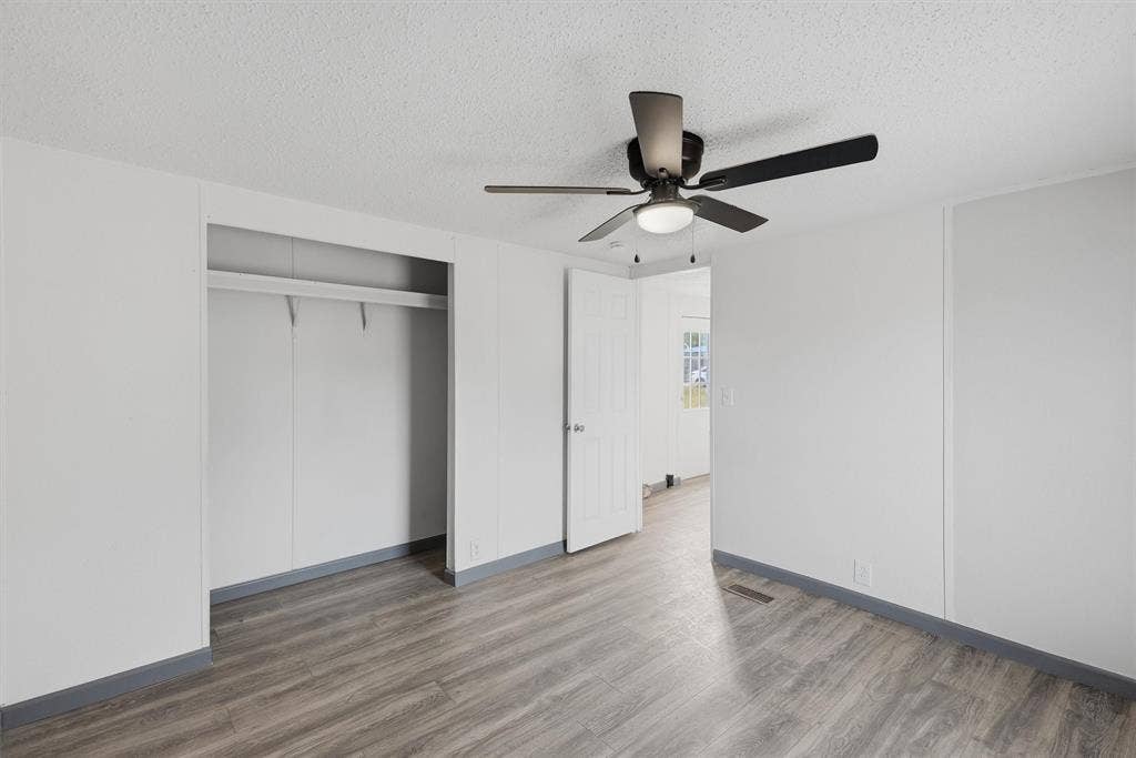 904- B Flamingo Road, Granbury, TX 76049 904- B Flamingo Road, Granbury, TX 76049