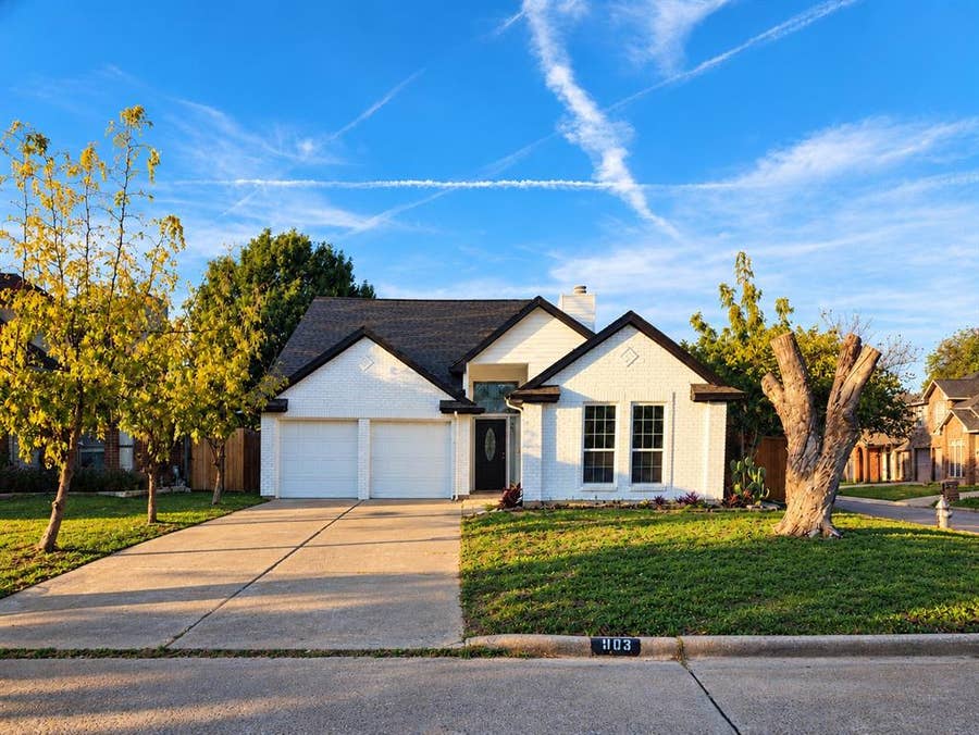 Property photo for 803 Ashmount Lane, Arlington, TX