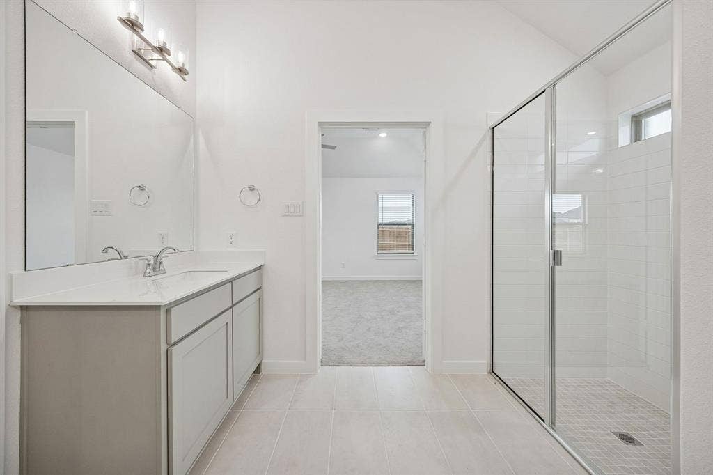 1247 Treasure Woods Lane, Lavon, TX 75166 Primary Bathroom in the Gilmour II home plan – REPRESENTATIVE PHOTO