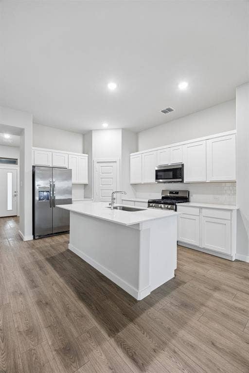 1121 Bridgewalk Drive, McKinney, TX 75071 Kitchen in the Cedar home plan – REPRESENTATIVE PHOTO