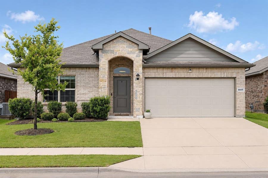 Property photo for 8605 Mirror Lake Drive, Fort Worth, TX