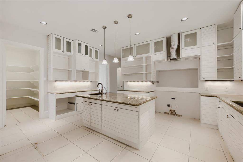 2242 Mountain Lakes Drive, Cedar Hill, TX 75104 2242 Mountain Lakes Drive, Cedar Hill, TX 75104