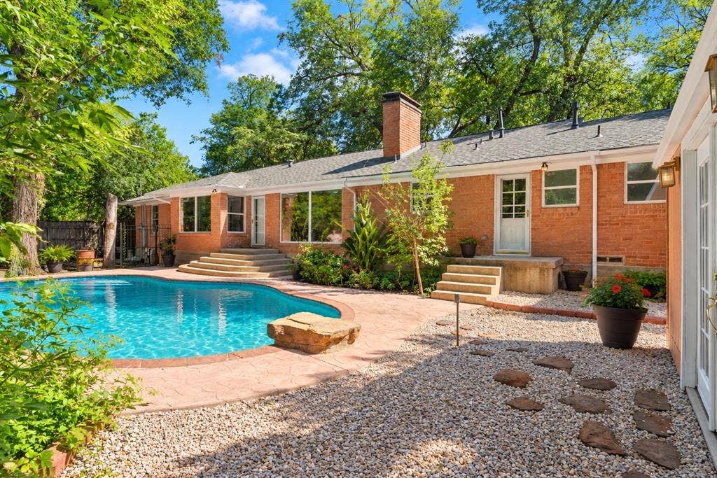 Sunny Brick House Pool Retreat