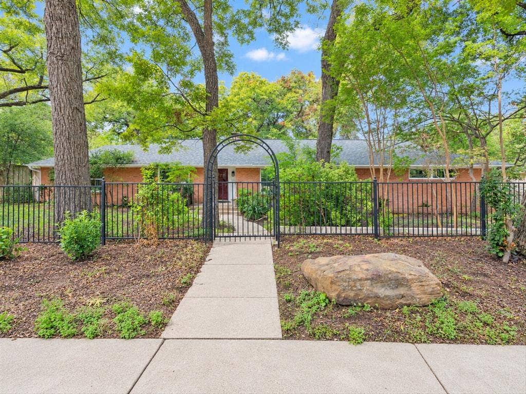 7443 Daingerfield Drive, Dallas, TX 75227