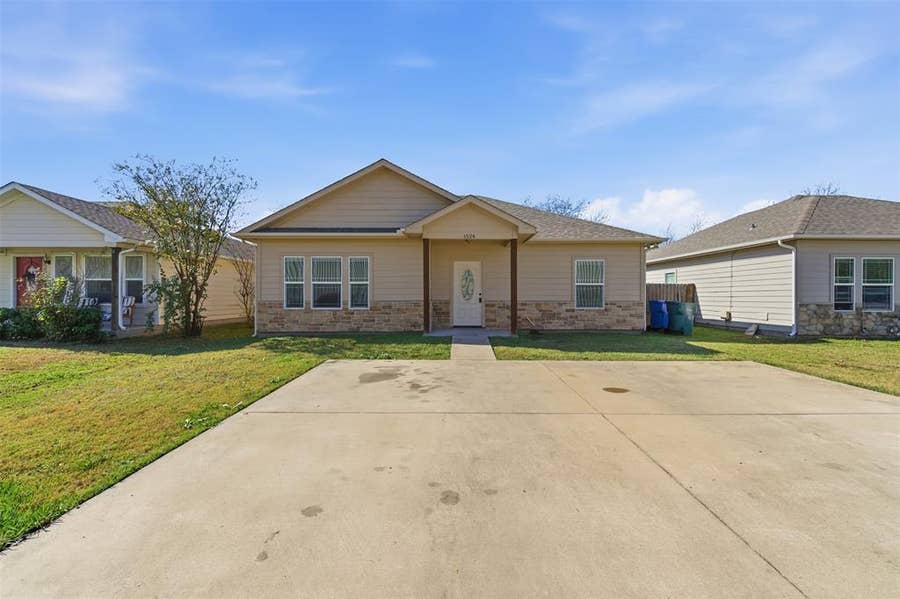 Property photo for 1524 S Montgomery Street, Sherman, TX