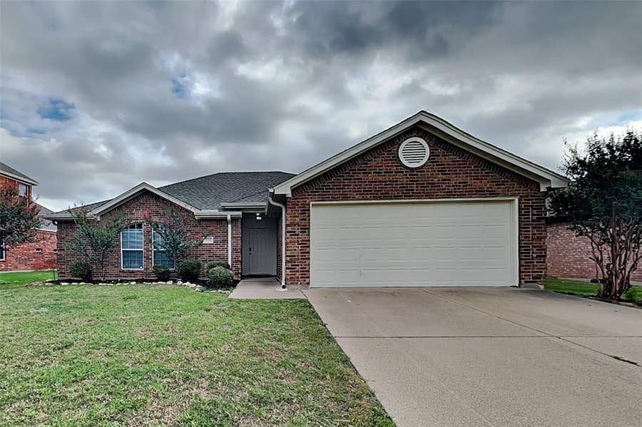 Property photo for 908 Chestnut Avenue, Burleson, TX