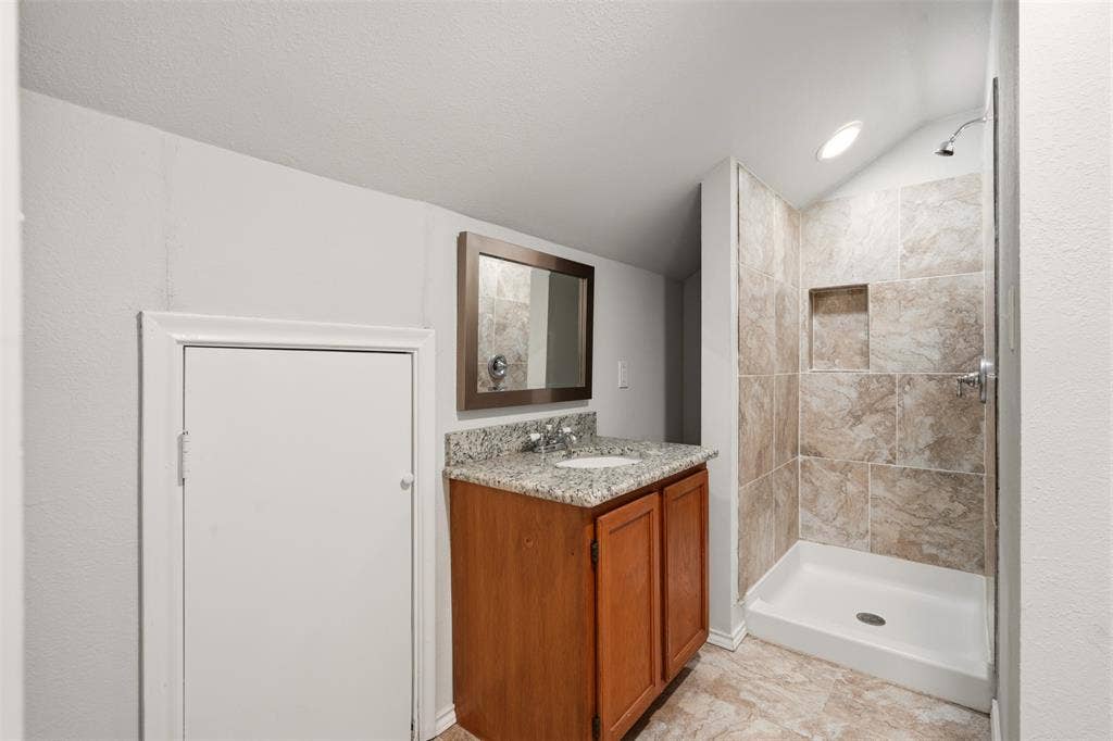 9221 Plano Road, Dallas, TX 75238 9221 Plano Road, Dallas, TX 75238