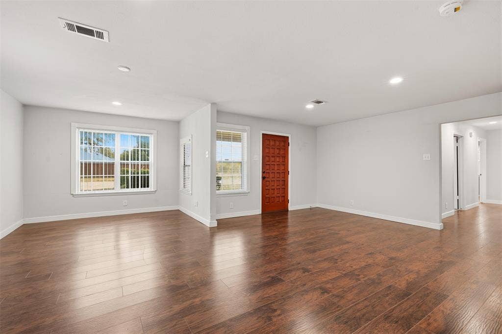 9221 Plano Road, Dallas, TX 75238 9221 Plano Road, Dallas, TX 75238