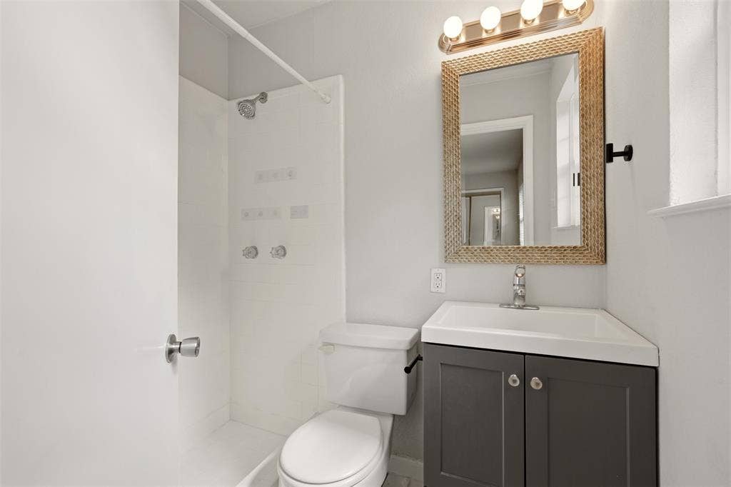9221 Plano Road, Dallas, TX 75238 9221 Plano Road, Dallas, TX 75238