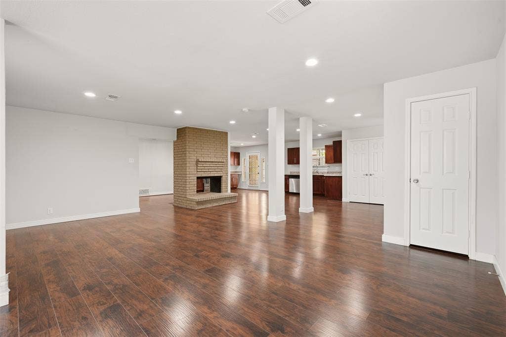 9221 Plano Road, Dallas, TX 75238 9221 Plano Road, Dallas, TX 75238