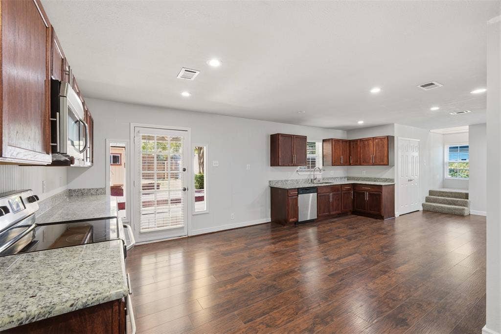9221 Plano Road, Dallas, TX 75238 9221 Plano Road, Dallas, TX 75238