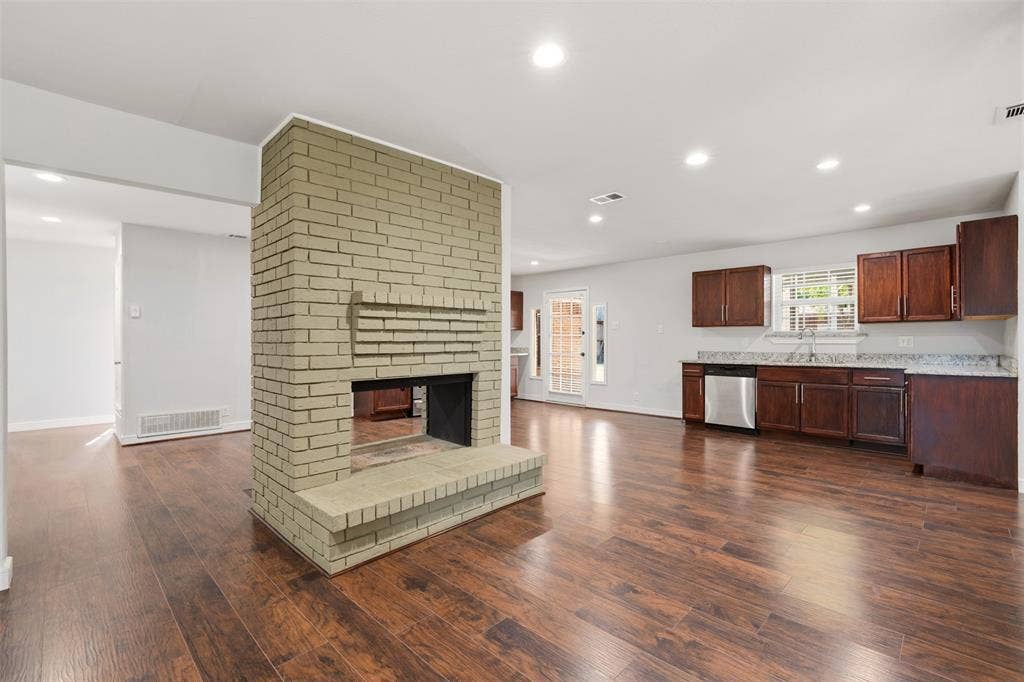 9221 Plano Road, Dallas, TX 75238 9221 Plano Road, Dallas, TX 75238